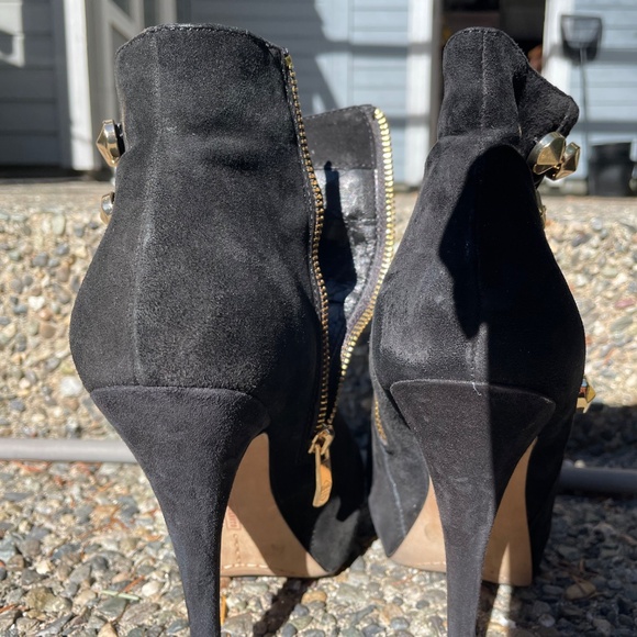 “Jardine” by Vince Camuto,    Double Buttons, Black, Size 8B/38 - Picture 4 of 6